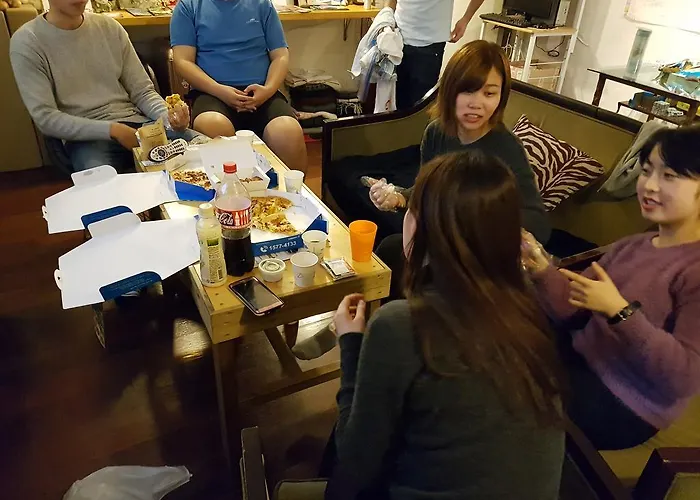 Comeinn Hongdae - Female Only *