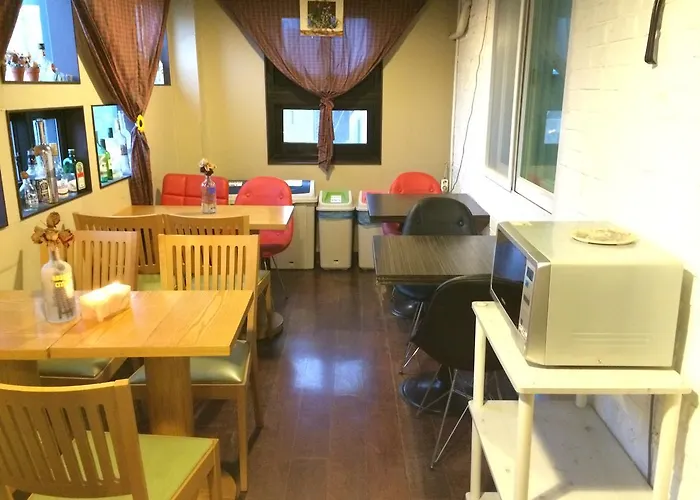 Comeinn Hongdae - Female Only