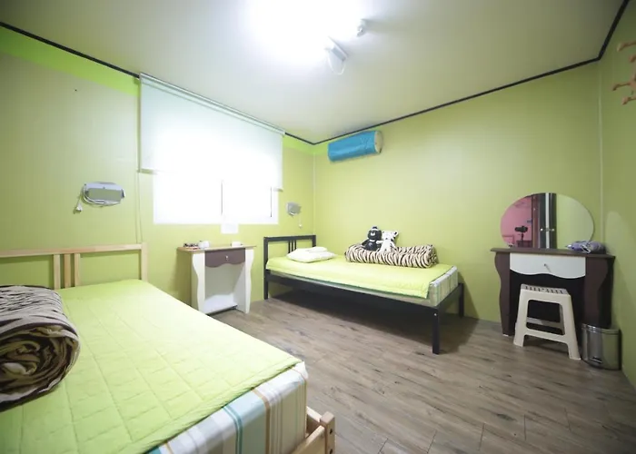 Comeinn Hongdae - Female Only *